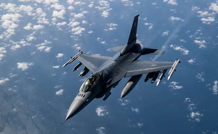 Сенатори США від обох партій тиснуть на Пентагон щодо відправки F-16 в Україну