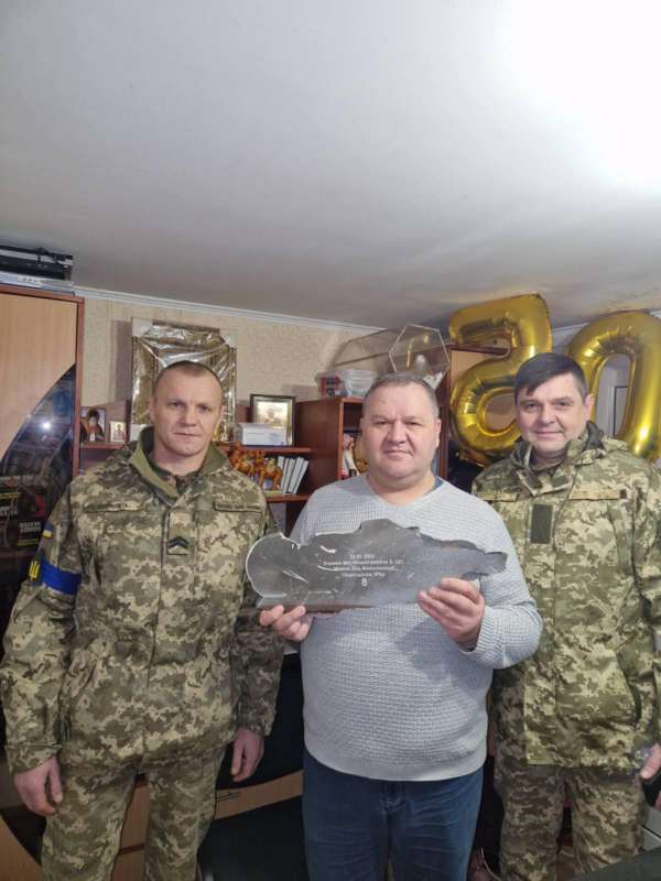 Уламок збитої ракети воїни подарували на день народження вінничанину