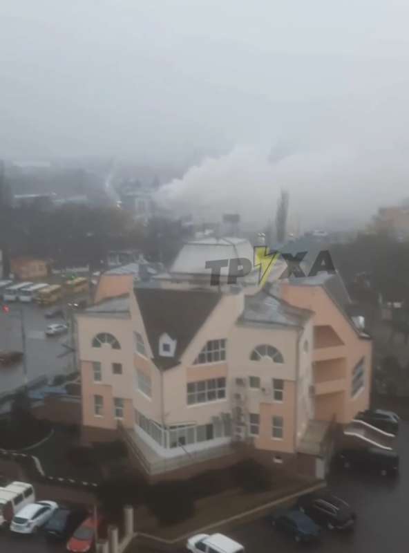 Прямо зараз горить Гостинний двір на Пирогова (відео) (ОНОВЛЕНО)