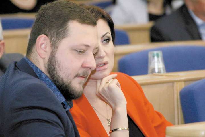 Вже вся Україна розшукує депутата з Вінниці, який виїхав у Чорногорію і живе там на віллі за 3 млн.