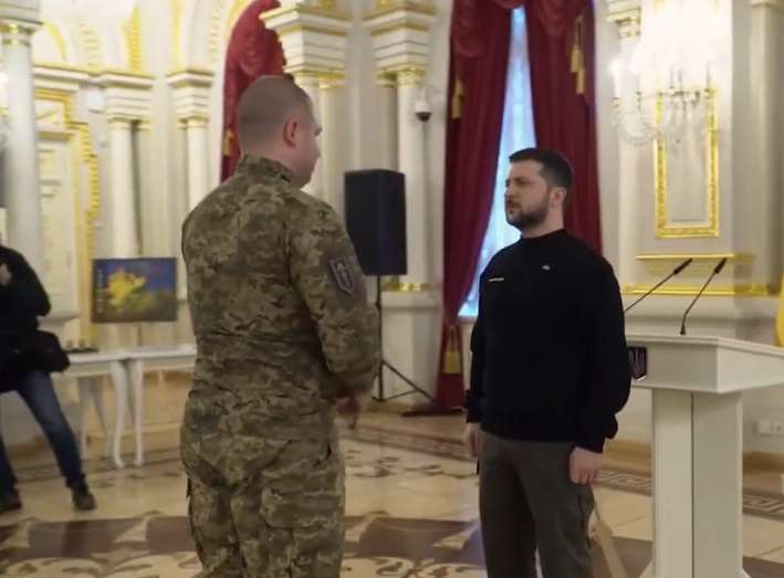 Добровольцю з Вінниччини президент вручив орден «За мужність»
