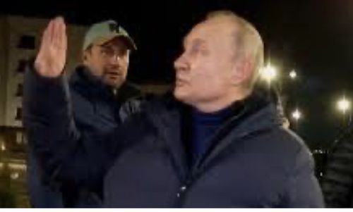 У Маріуполі хтось вигукнув Путіну: “Це все неправда. Це все напоказ”