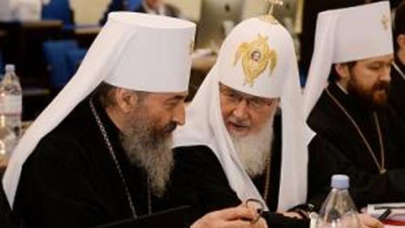 Більше 20 митрополитів і священників мають російський паспорт