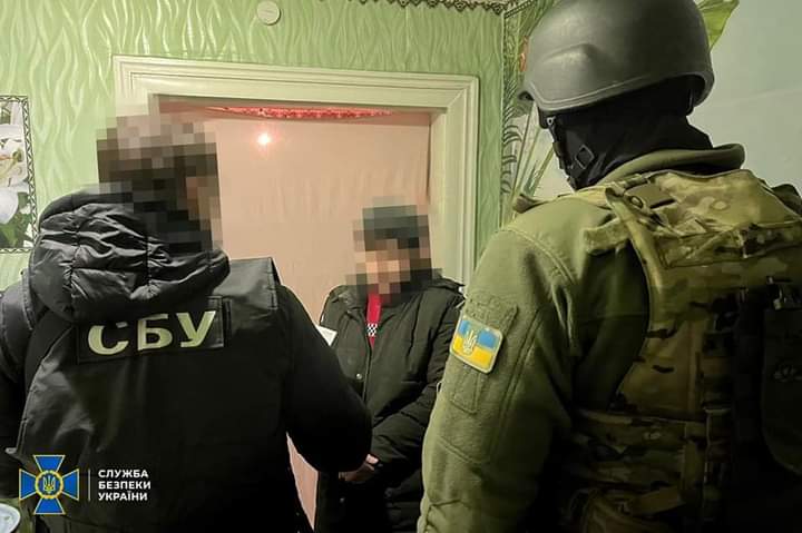 Співробітники вінницької СБУ затримала агентку, яка скоригувала удар по школі на Донеччині