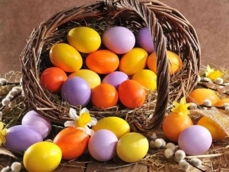 Дивовижний спосіб: як пофарбувати яйця на Великдень вином