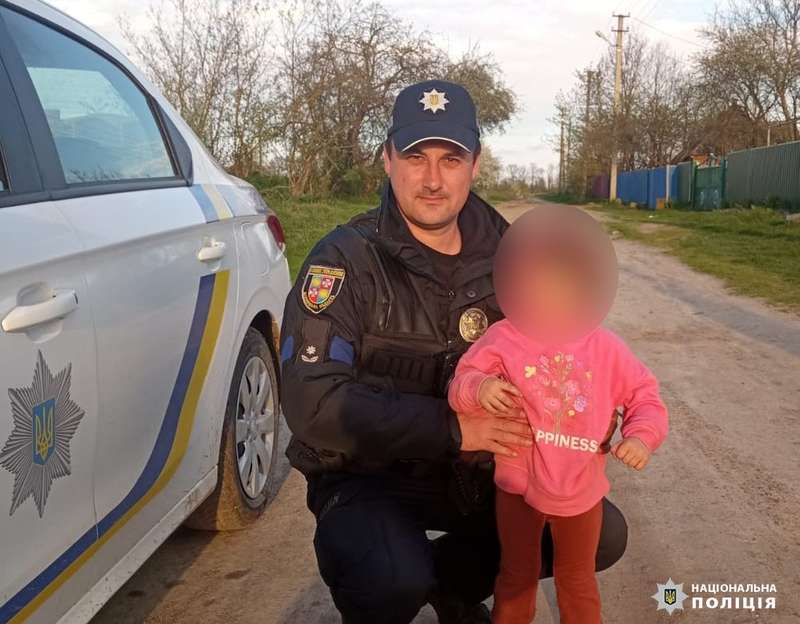 На Вінниччині поліцейські розшукали  та повернули матері 3-річну дитину