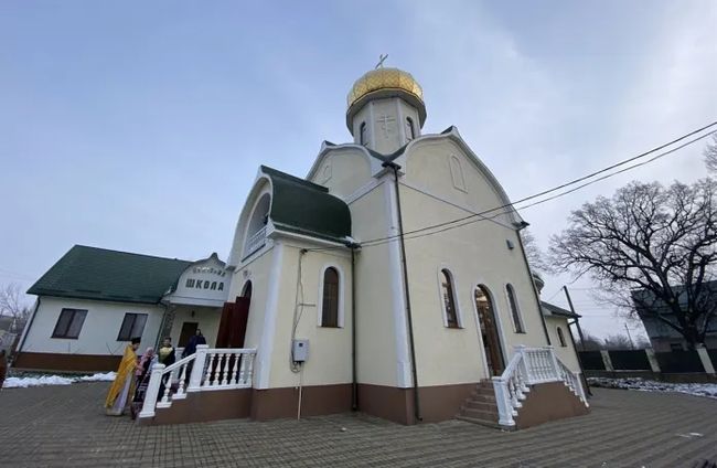 Одразу дві парафії в Уладівці заявили про перехід до православної церкви України