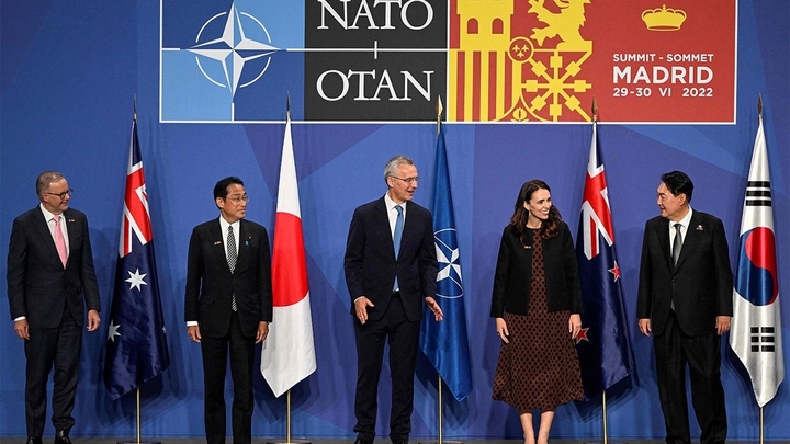 Японія збирається в НАТО, – глава МЗС Японії