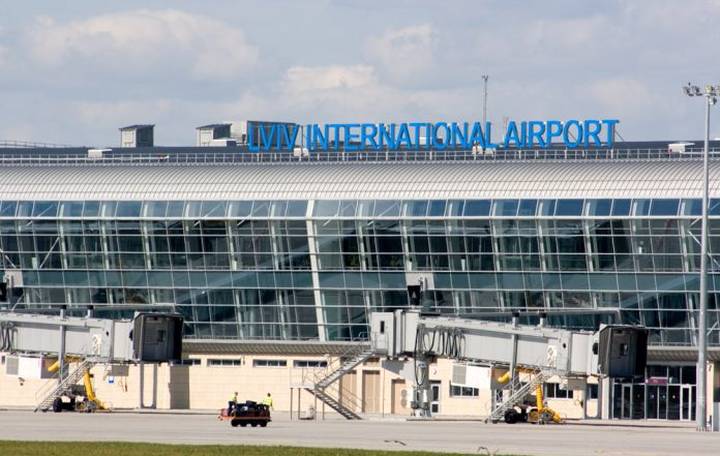 За прикладом зернового коридору можуть відкрити аеропорт Львів