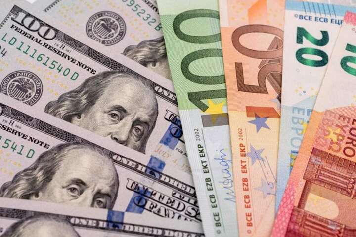 Відмова приймати зношені банкноти доларів та євро – незаконна