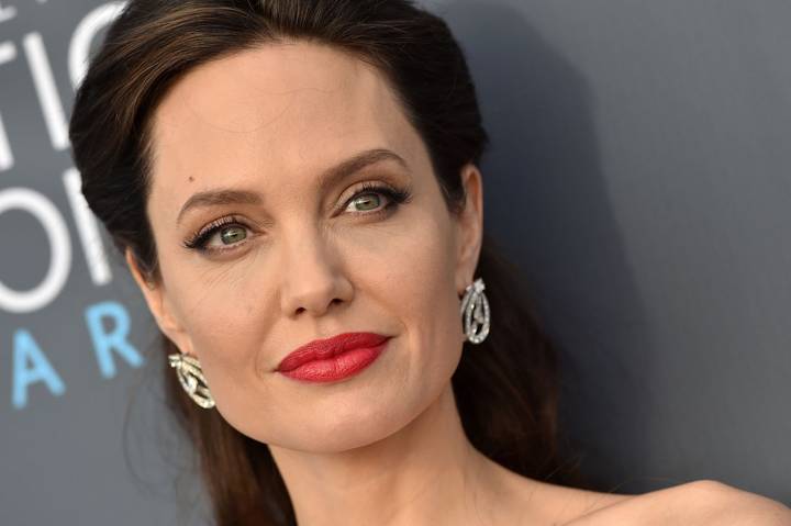 Американська акторка Анджеліна Джолі закликала допомагати Україні