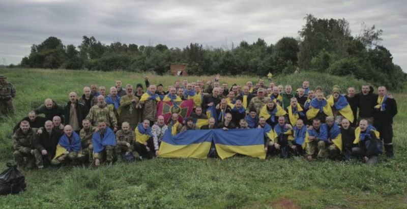 Україна повернула 95 полонених: з Маріуполя, з-під Бахмута, острова Зміїний