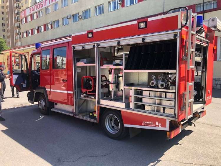 Вінниця отримала дві пожежних машини від міста-побратима Карлсруе