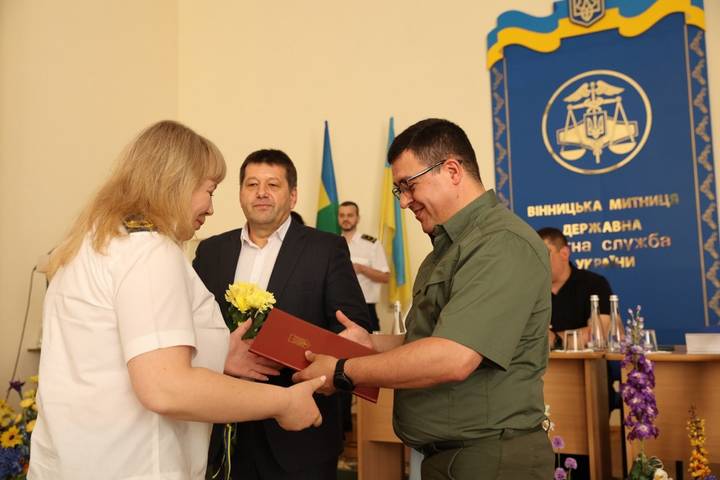 Вінницьких митників привітали з нагоди професійного свята