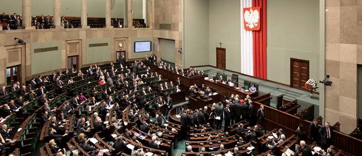 Сейм Польщі схвалив чергову резолюцію про Волинську трагедію, яка вимагає визнання провини українцями