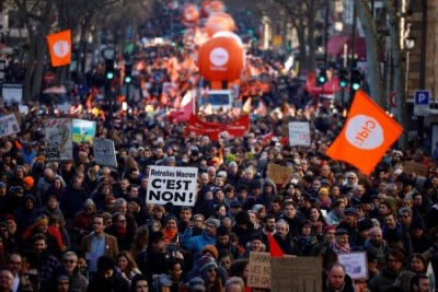 У Франції за чотири дні заворушень затримано 2,4 тис осіб
