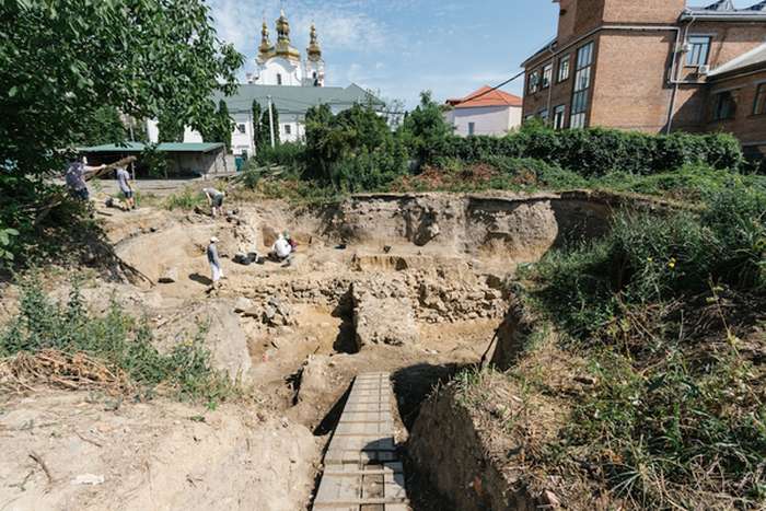 На території Спасо-Преображенського собору археологи розкопали цікаві знахідки