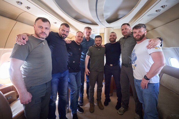 Командири оборони «Азовсталі» повертаються з Туреччини додому