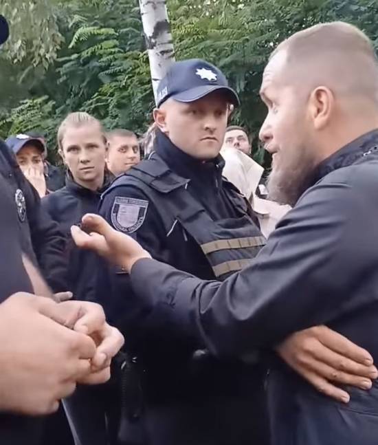 В Голодьках – поліція охороняла московський патріархат чи справедливість? (відео)