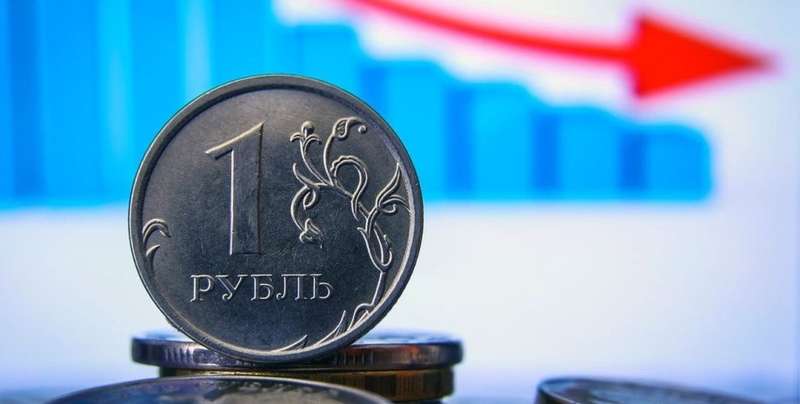 Сто рублів за долар: російські гроші продовжують знецінюватись