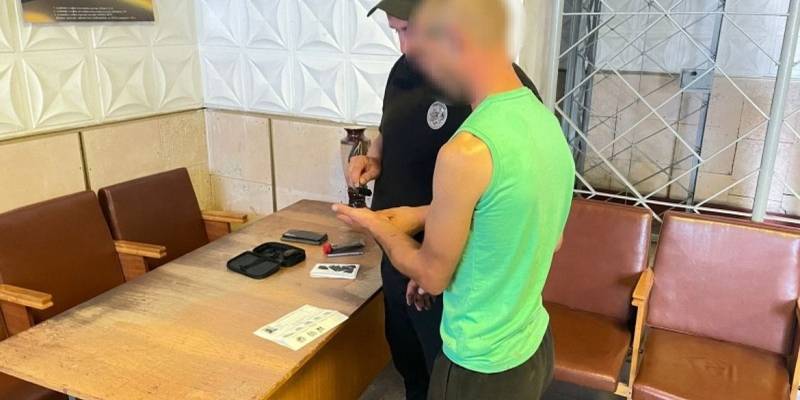 На Вінниччині чоловік облив бензином касирку банку: вимагав зниклі з картки гроші