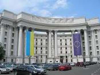 Майже 60% українських дипломатів після відряджень залишаються за кордоном