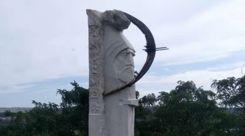Біля Порогів – пам’ятник в честь сарматського царя