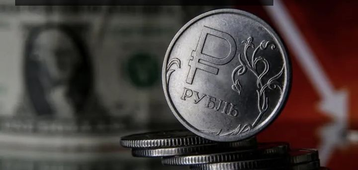 Російський рубль продовжує йти на дно