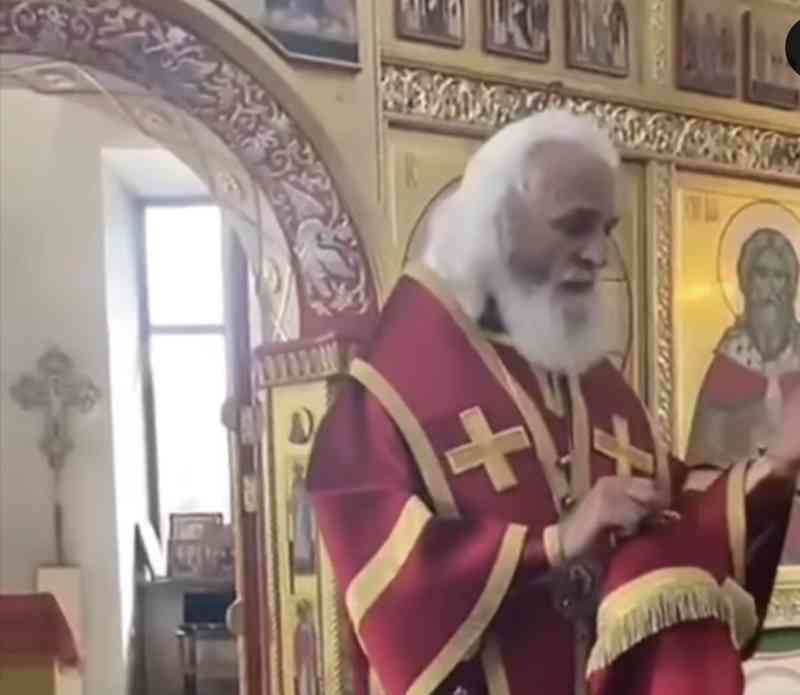 Вибачення за молитву за мир вимагає у священника єпископ