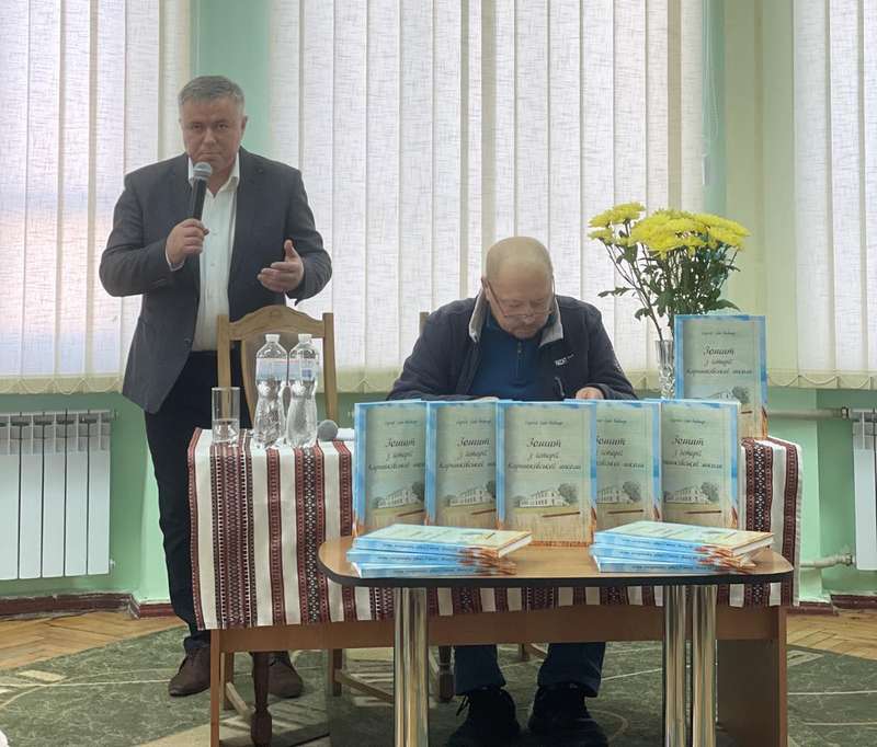 Відомий український письменник Сергій Сай-Боднар презентував у Вінниці книгу про рідну школу