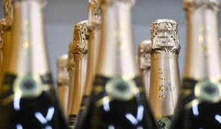 Невідомі викрали 2 вантажівки із шампанським на €600 000 у самому серці французького регіону Шампань