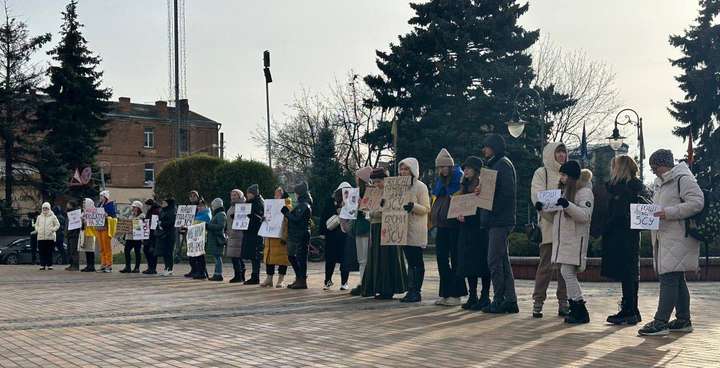 У центрі Вінниці проходив мітинг «Гроші на ЗСУ»