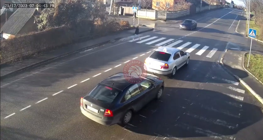 Сьогодні на вул. Лесі Українки легковик збив дівчину (відео)