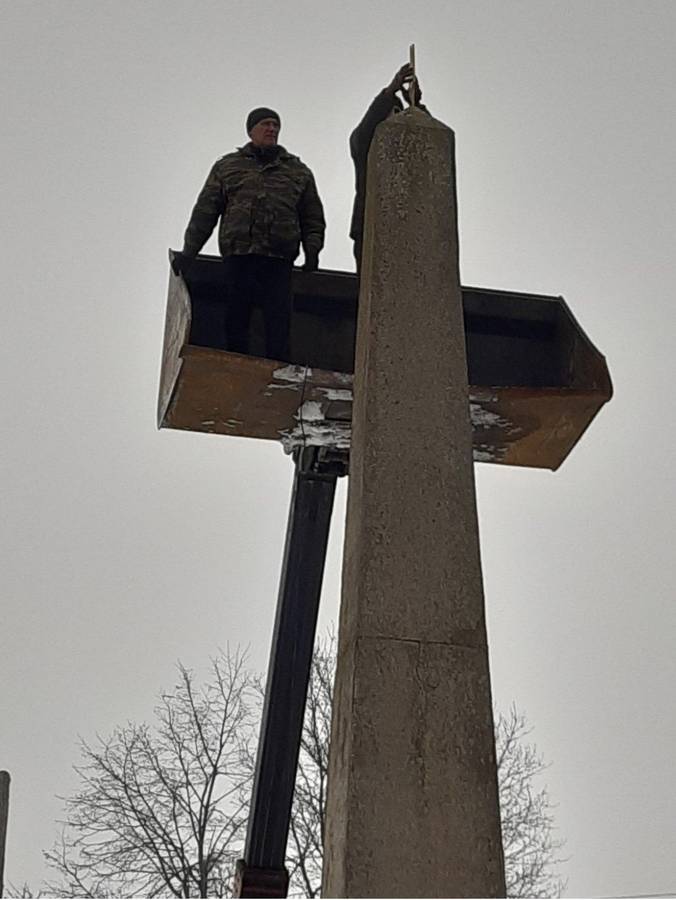Радянську зірку змінили на тризуб: пам’ятник загиблим в роки Другої світової війни оновили у Калинівській громаді