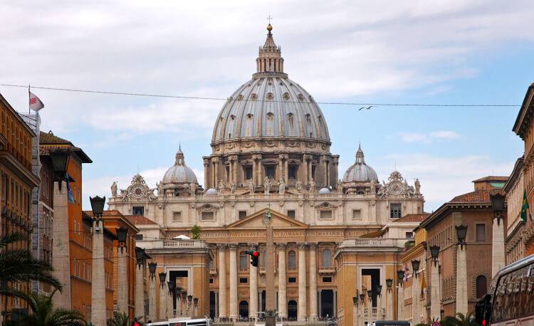 Суд Ватикана вперше в історії засудив кардинала до тюремного ув’язнення