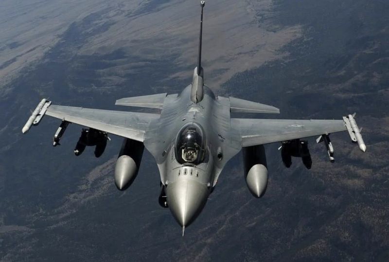 Ігнат заперечив прибуття F-16 в Україну: підготовка до отримання перших бортів ще ведеться