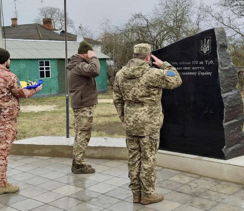 У селі Маньківці Жмеринського район відкрили памʼятний знак загиблим військовослужбовцям окремого батальйону Територіальної оборони, який сформований на Вінниччині