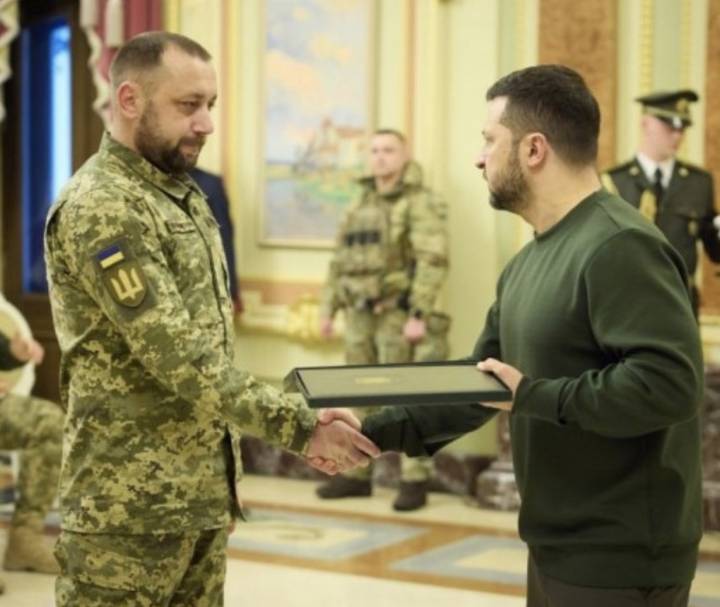 Розвідник з Вінниччини отримав бойову нагороду від Президента