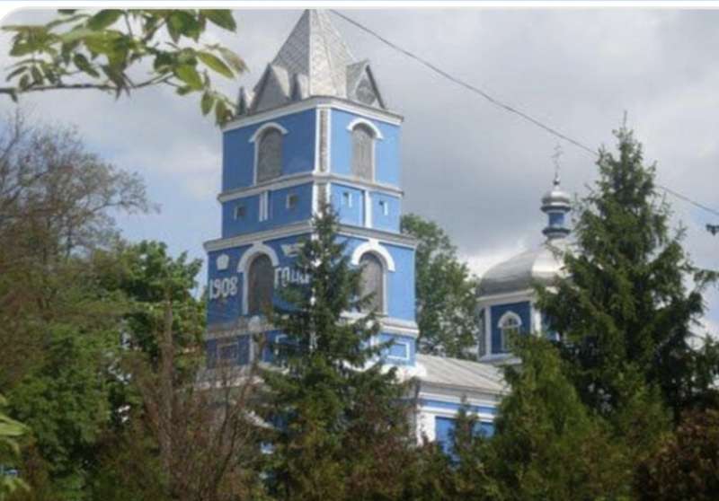Священник МП з адептами «руского міра» забарикадувався в Ладижині у церкві