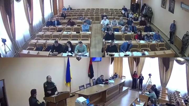 В раді на Львівщині вручили повістки депутатам прямо на сесії (відео)