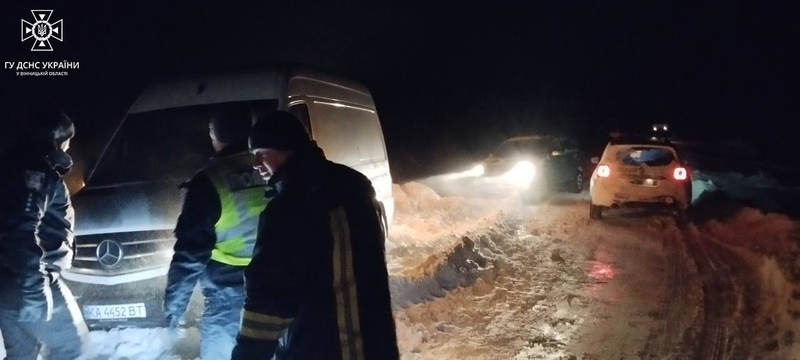 Сніг проти водіїв на Вінниччині