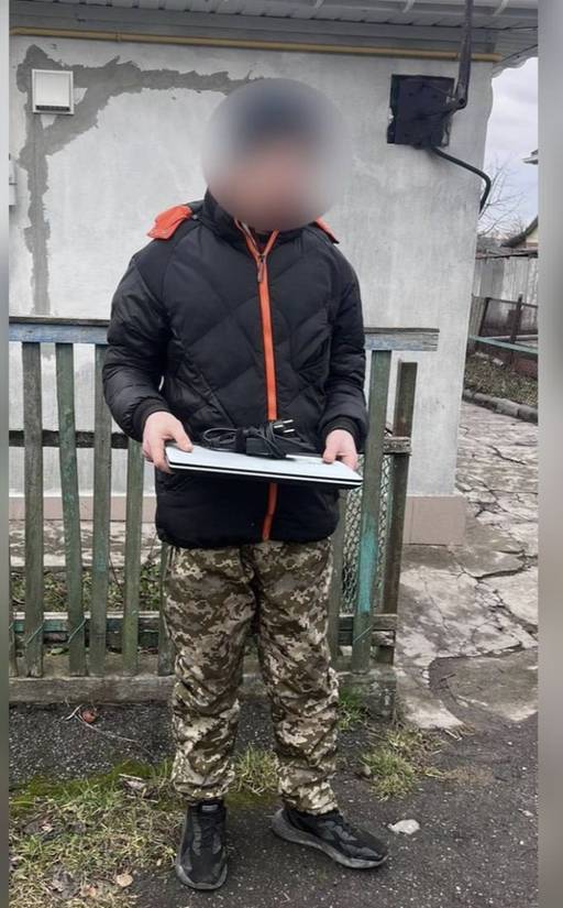У Липовці  чоловік продав ноутбук свого товариша та витратив гроші