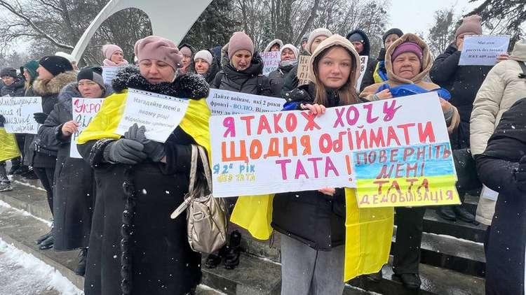 У Вінниці родичі військових вимагають демобілізації після 18 місяців служби