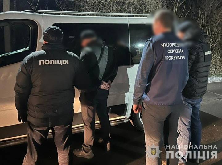 До Європи за 7 тисяч доларів: поліція викрила схему виїзду ухилянтів