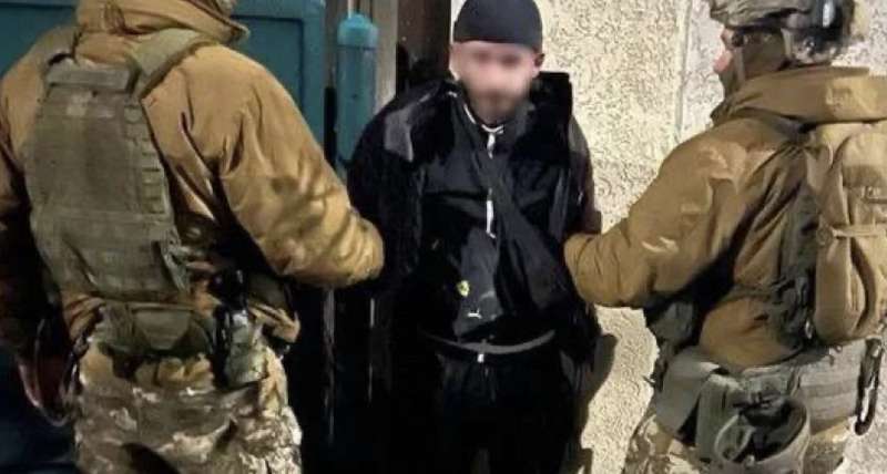 Кинув гранату на подвір’я депутата