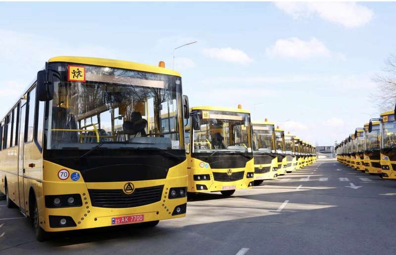 30 шкільних автобусів передали навчальним закладам Вінниччини