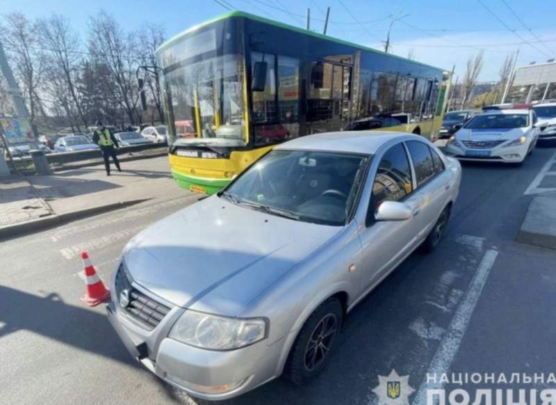 Водій автомобіля Nissan збив жінку у Вінниці