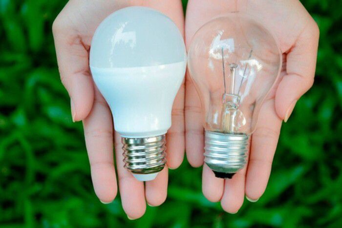 Пенсіонери, отримуйте на пошті енергозберігаючі лампочки