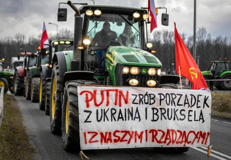 Поліція Польщі порушила кримінальну справу стосовно фермера, який вивісив на тракторі плакат із закликом до путіна