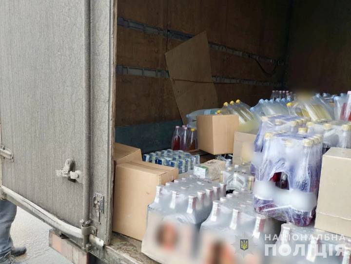 410 літрів сурогатного алкоголю виявили у водія вантажівки на Вінниччині